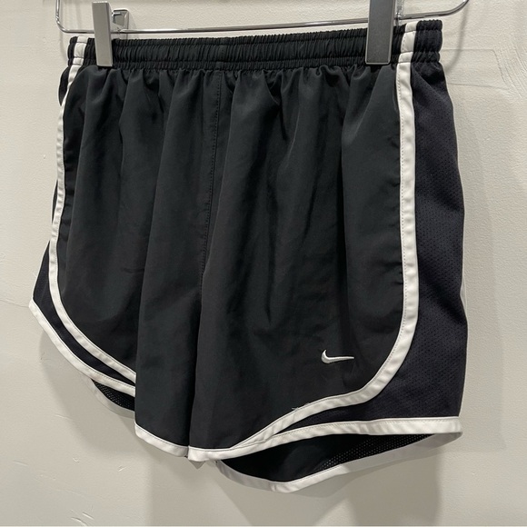 Nike Women’s Dri-Fit Tempo Running Shorts Black White Size Small - Picture 4 of 9